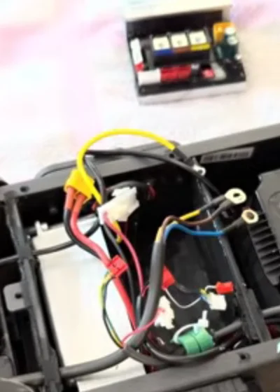 Ninebot_G2-Controller_Stecker_2-2.webp